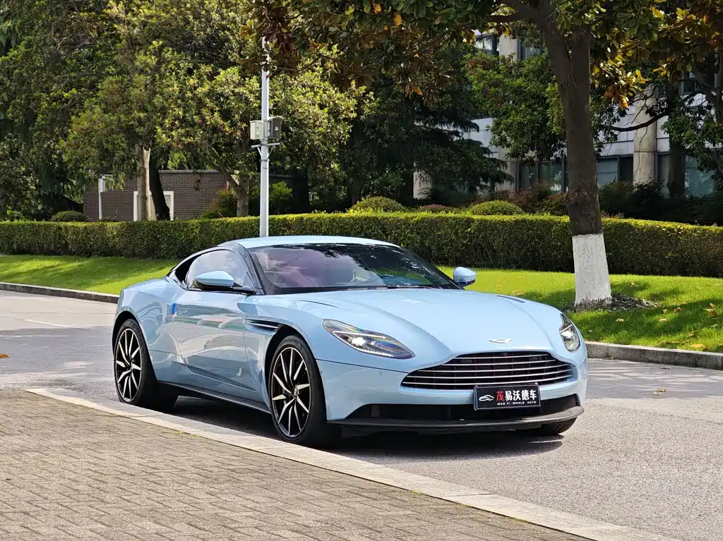 Aston Martin DB11 2019 — фото 3