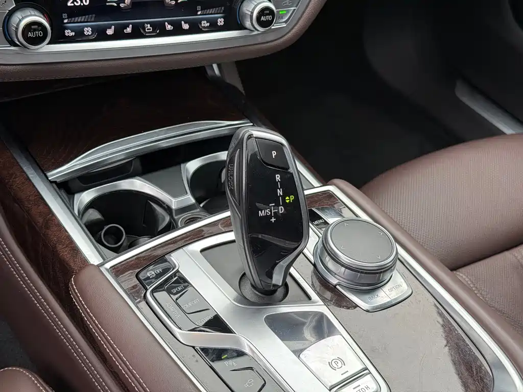 BMW 7 Series 2016 — фото 9