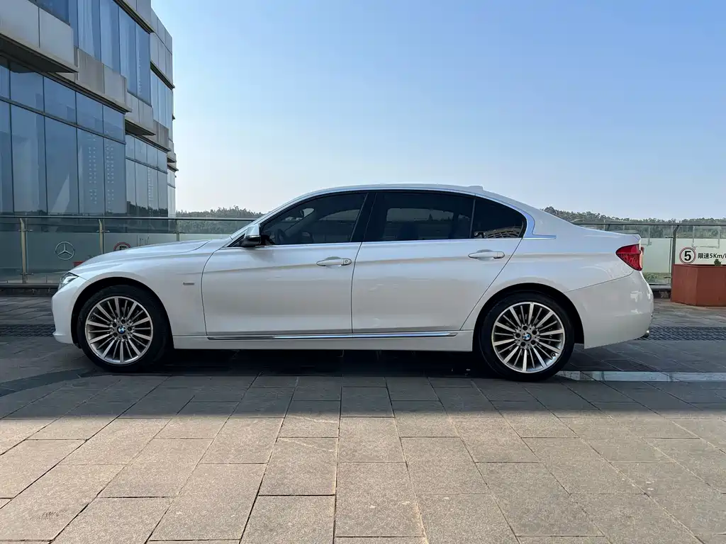 BMW 3 Series 2018 — фото 7