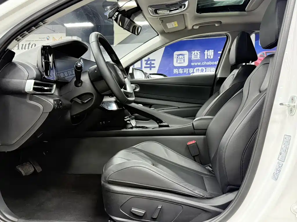 Hyundai Elantra 2023 — фото 16