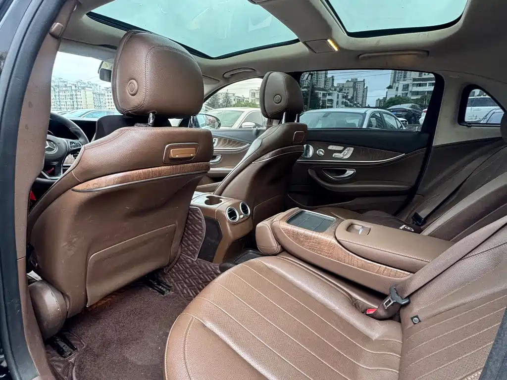 Mercedes-Benz E-Class 2018 — фото 14