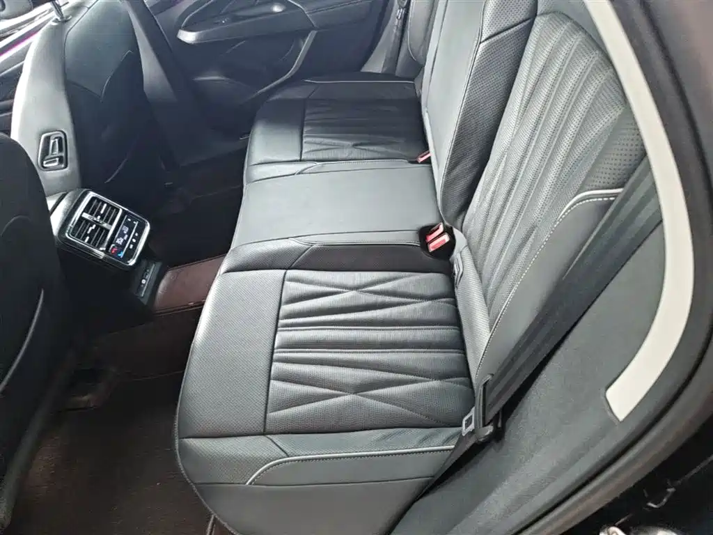 Volkswagen Passat 2023 — фото 17