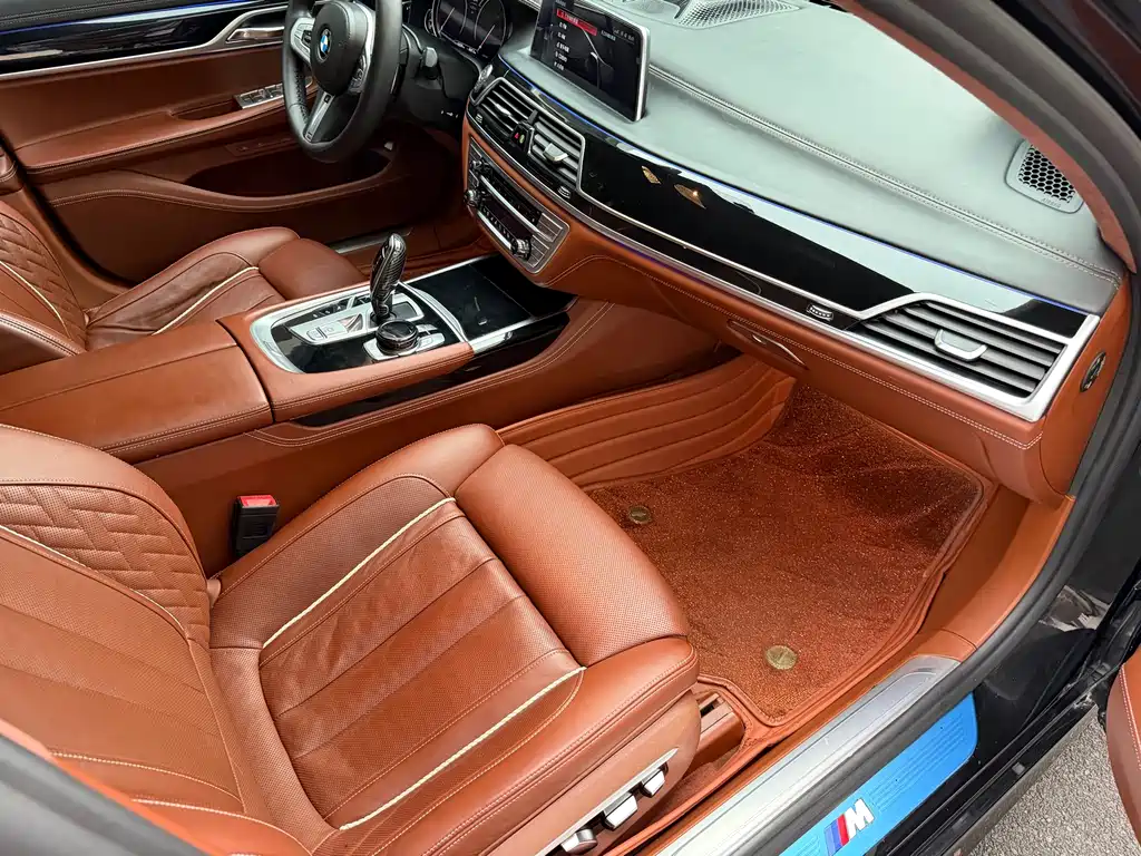 BMW 7 Series 2018 — фото 14