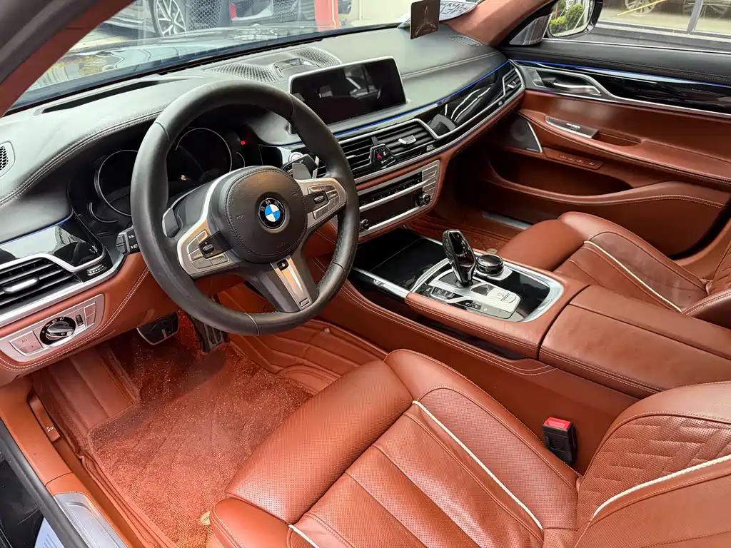 BMW 7 Series 2018 — фото 9
