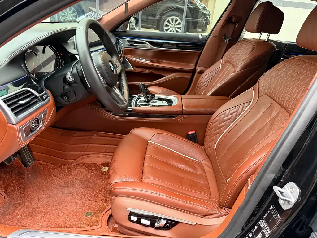BMW 7 Series 2018 — фото 21