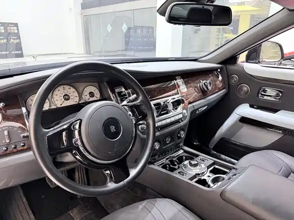 Rolls-Royce Ghost 2011
