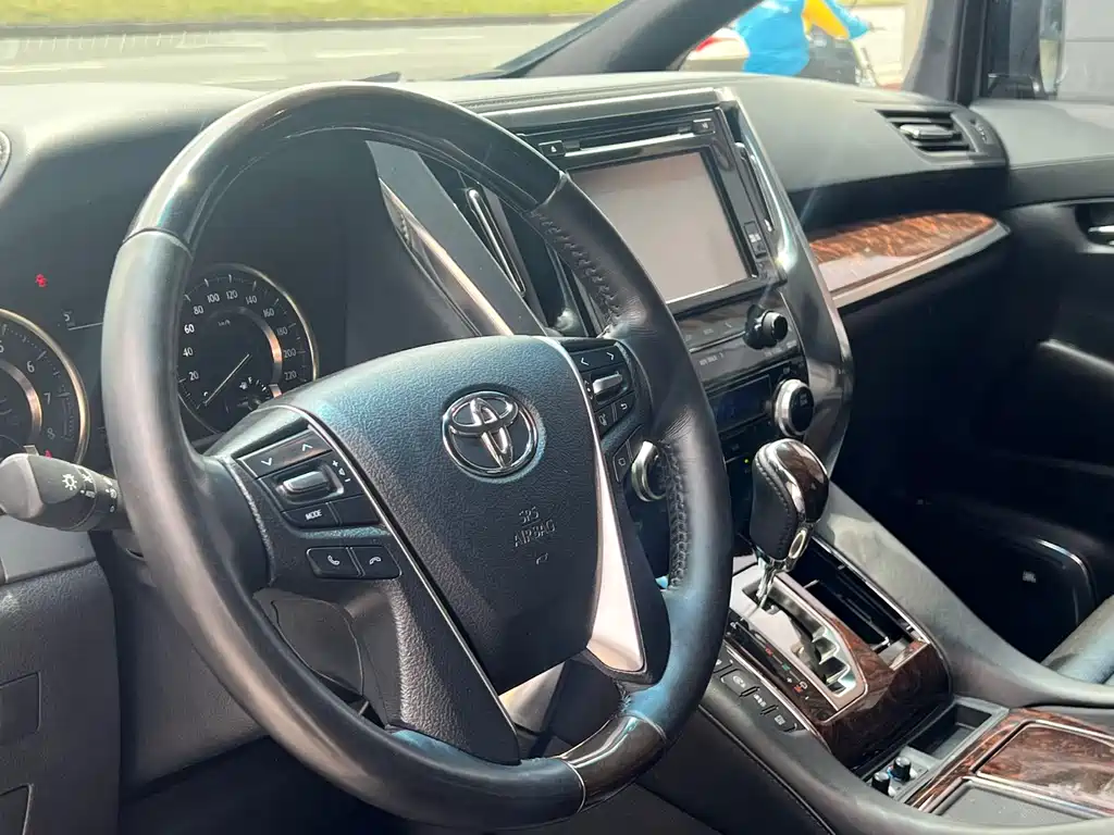 Toyota Alphard 2018 — фото 9