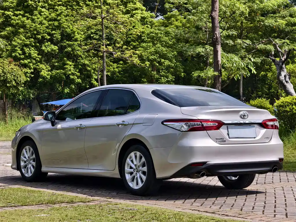Toyota Camry 2019 — фото 10