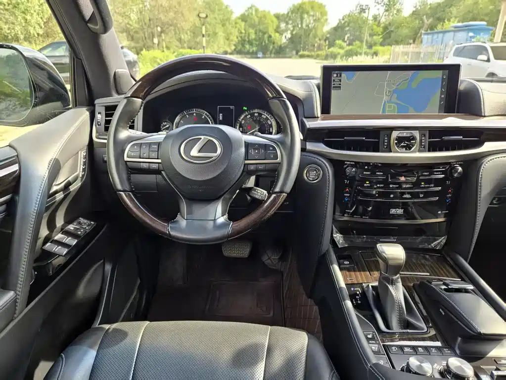 Lexus LX 2022 — фото 10