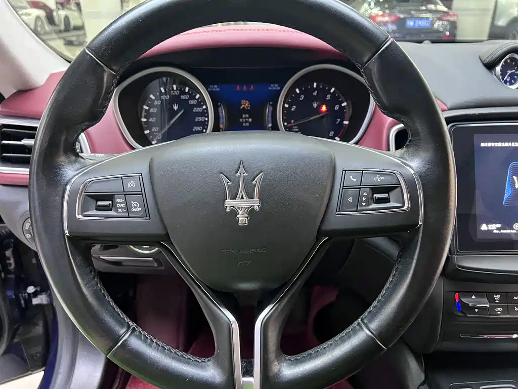 Maserati Ghibli 2021 — фото 10
