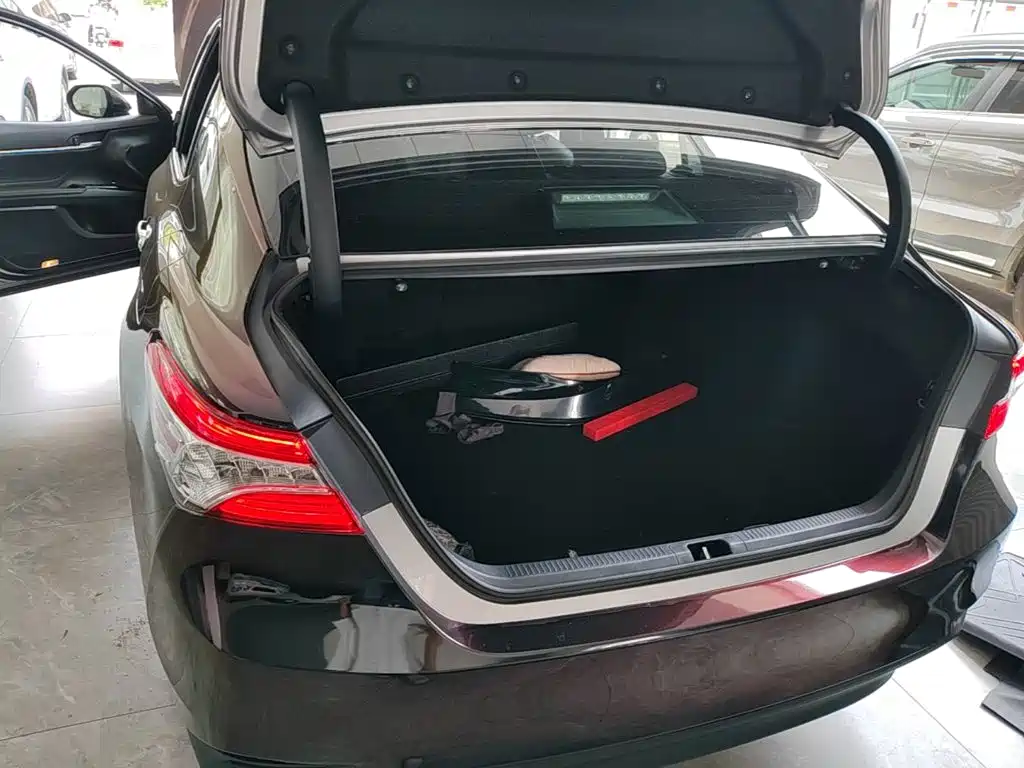 Toyota Camry 2021 — фото 19