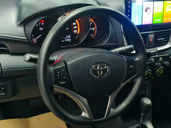 Toyota Yaris L 2022