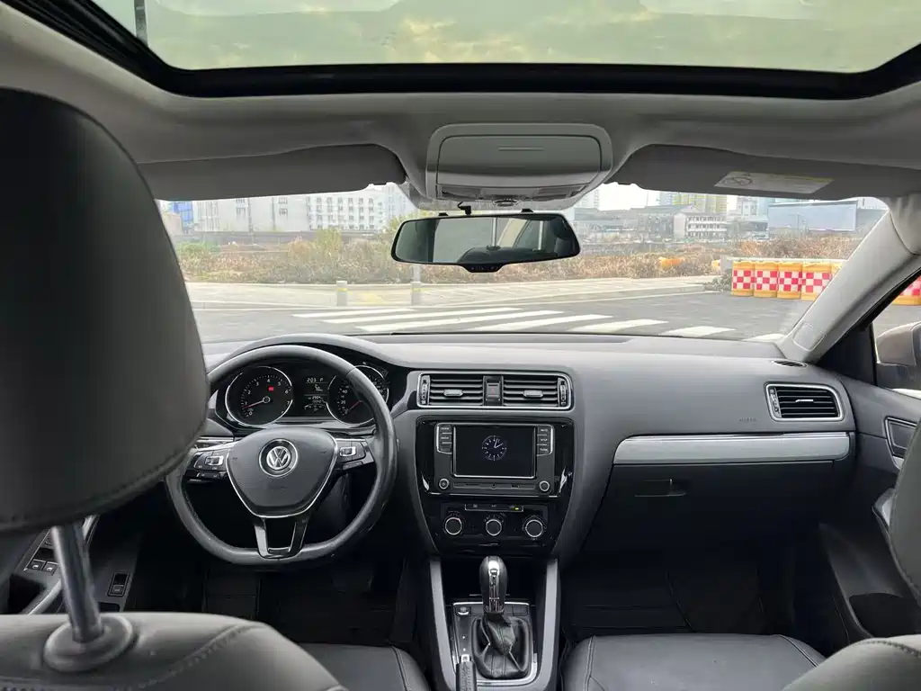 Volkswagen Sagitar 2017