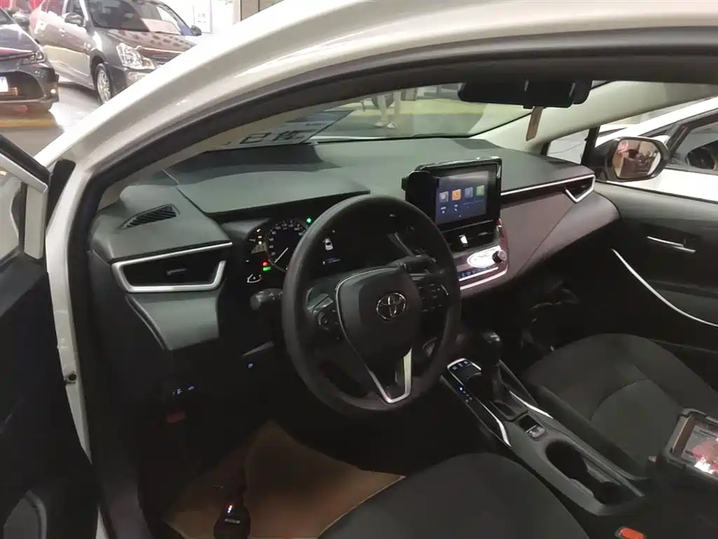 Toyota Corolla 2023 — фото 10