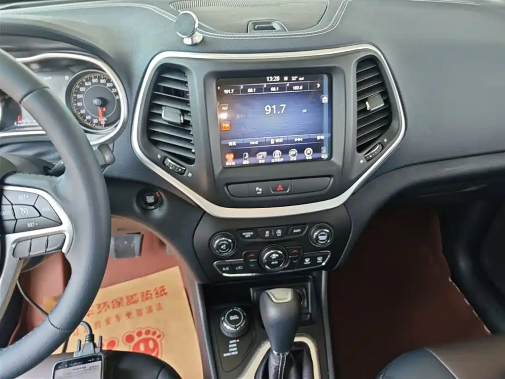 Jeep Cherokee 2018 — фото 13