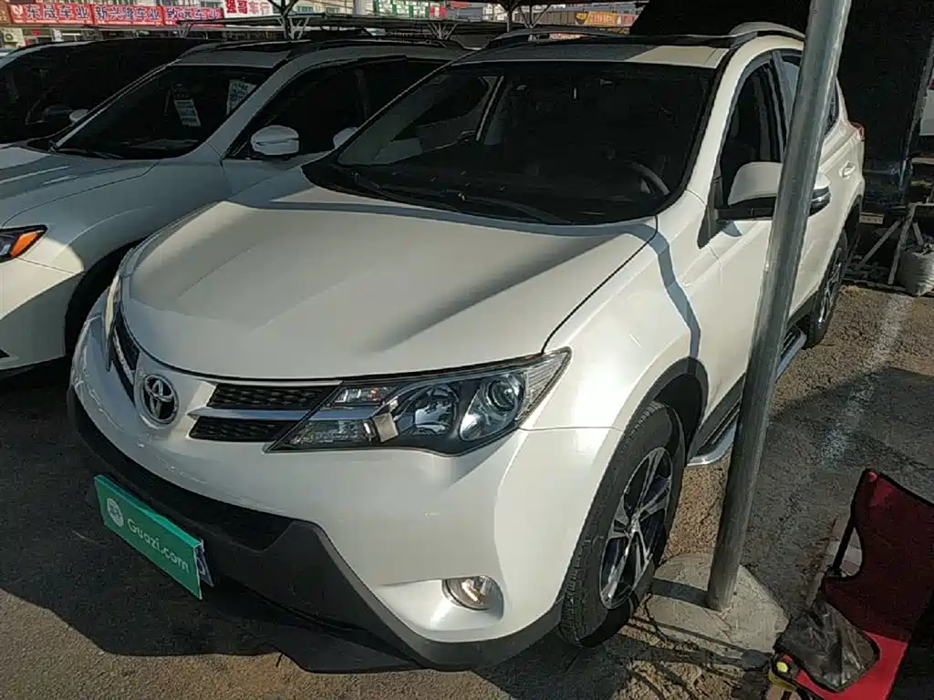 Toyota RAV4 2015 — фото 1