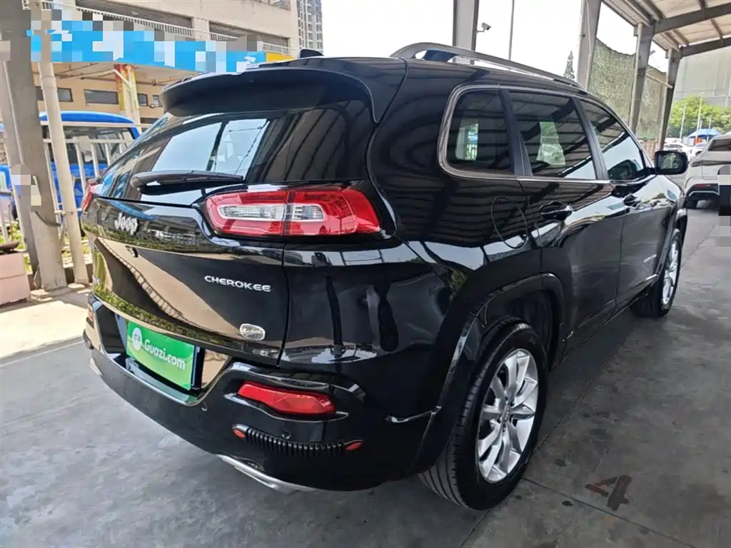 Jeep Cherokee 2018 — фото 7