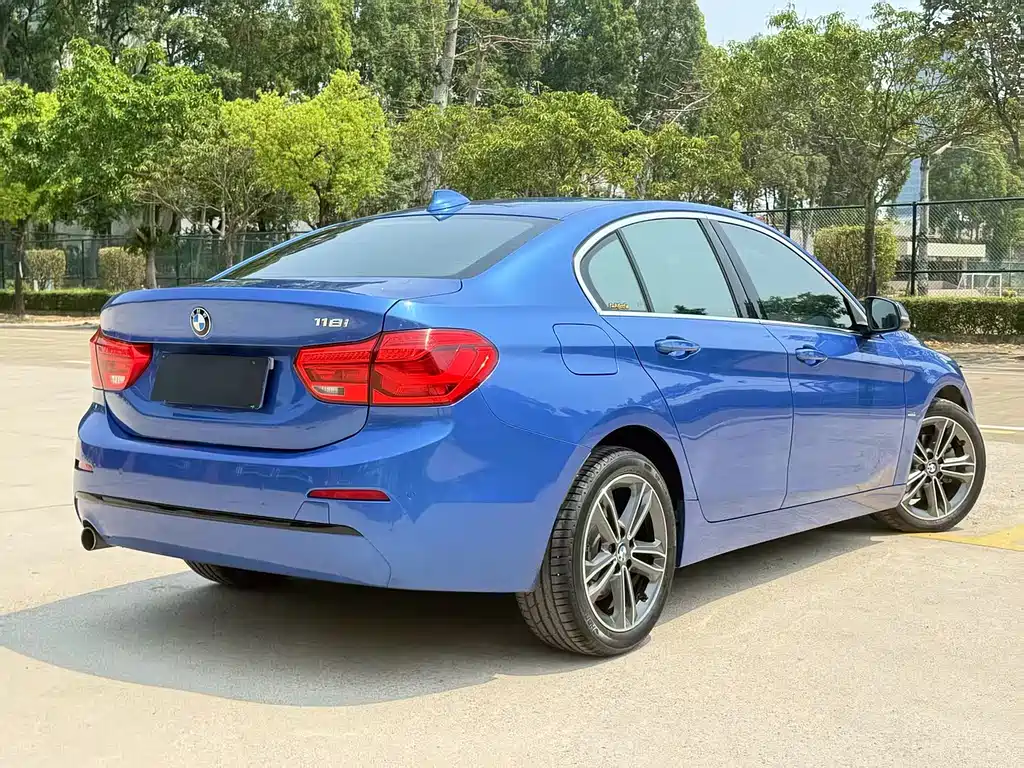 BMW 1 Series 2018 — фото 9