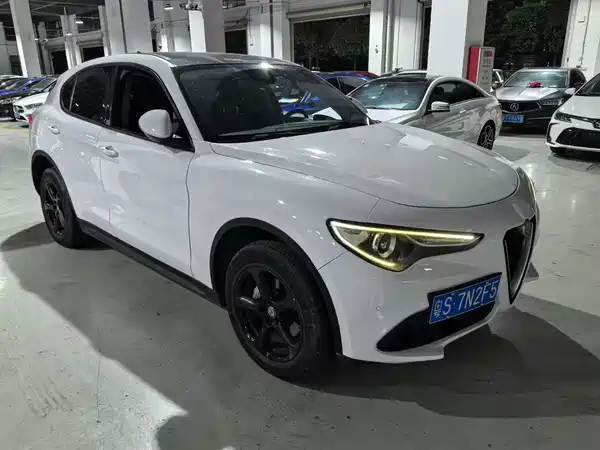 Alfa Romeo Stelvio 2017