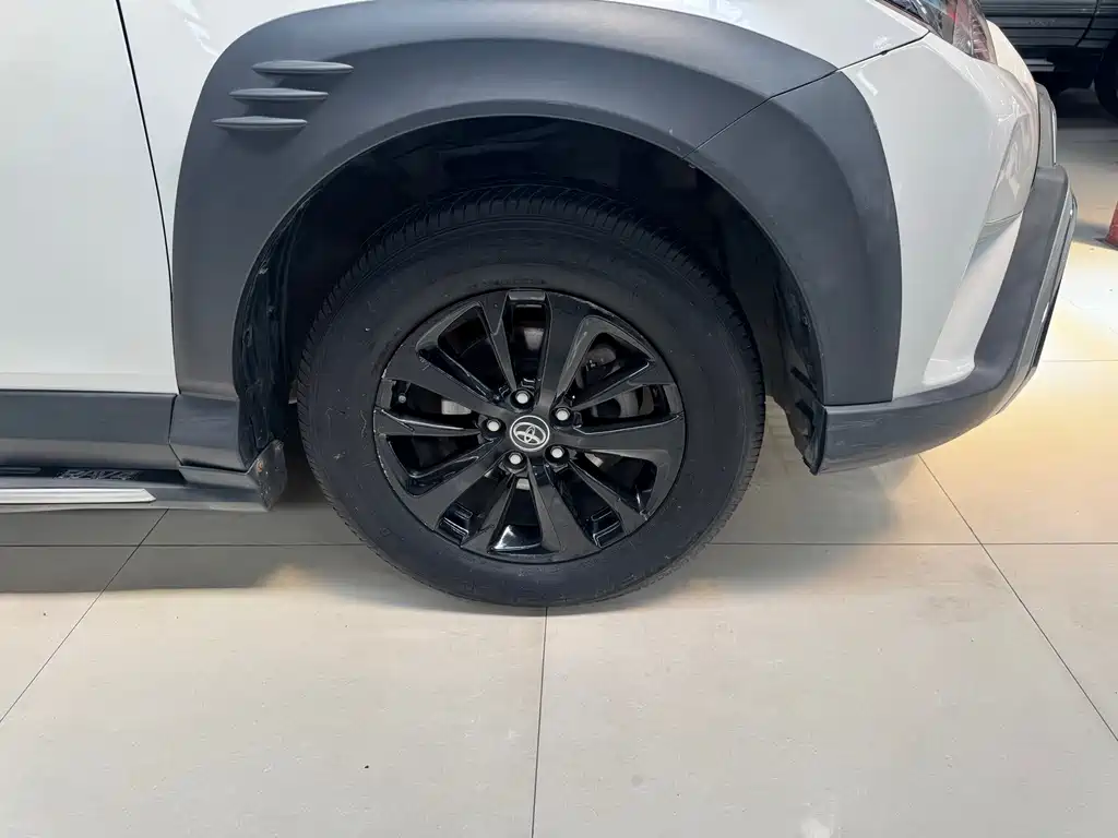 Toyota RAV4 2019 — фото 11