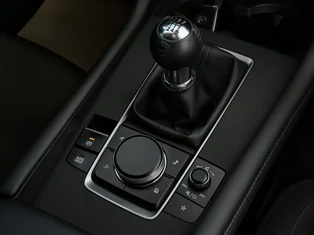 Mazda 3 Axela 2022 — фото 15
