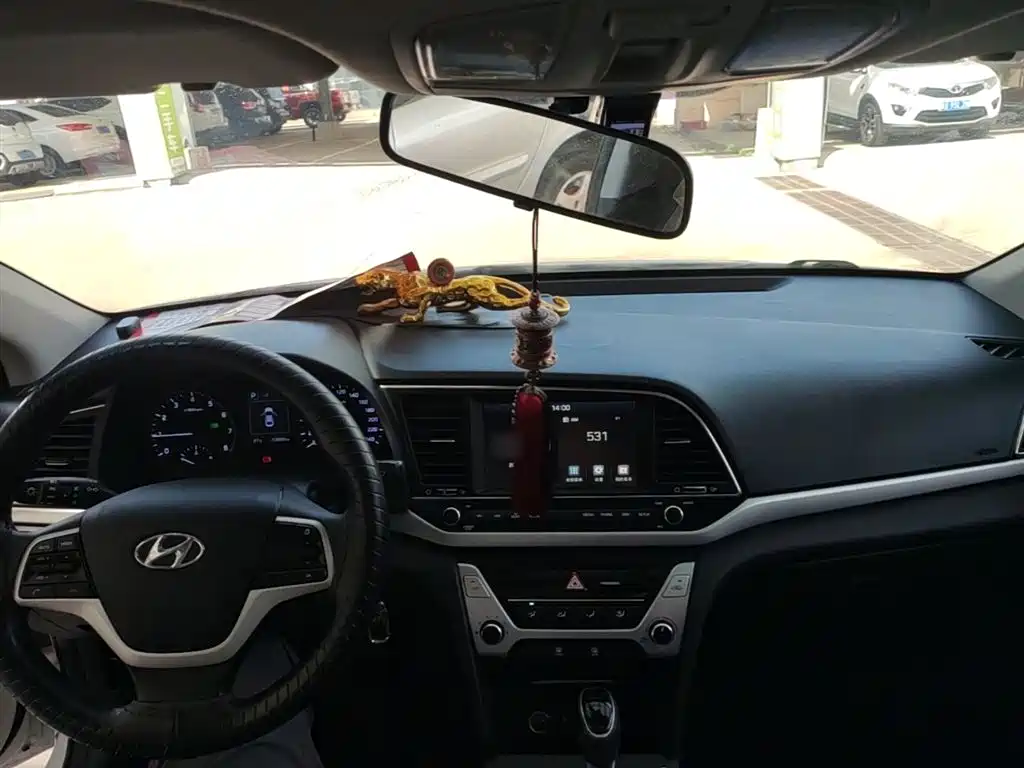 Hyundai Elantra 2016 — фото 10