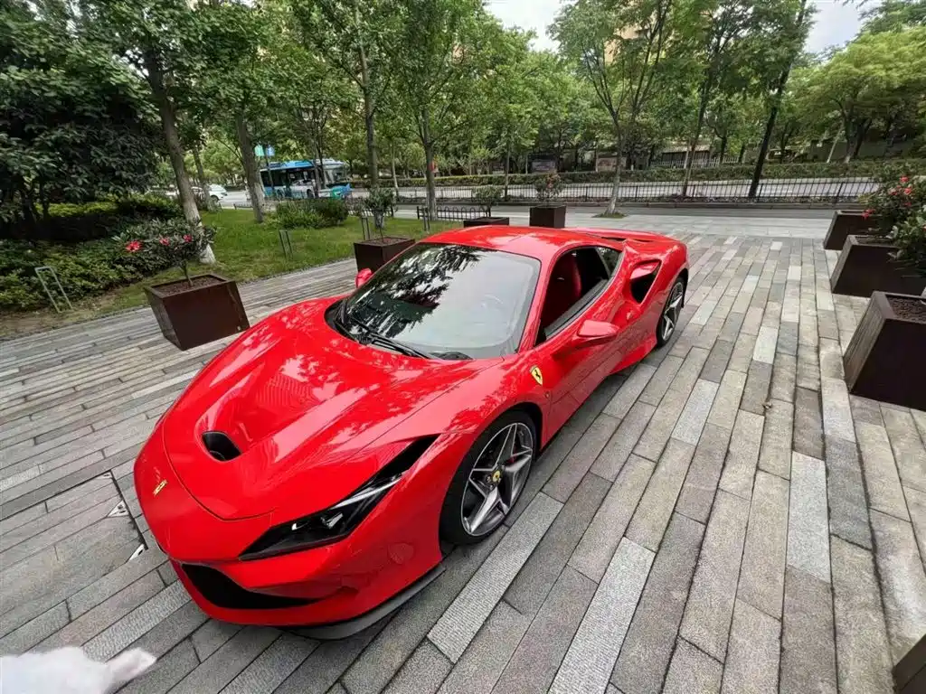 Ferrari F8 2022