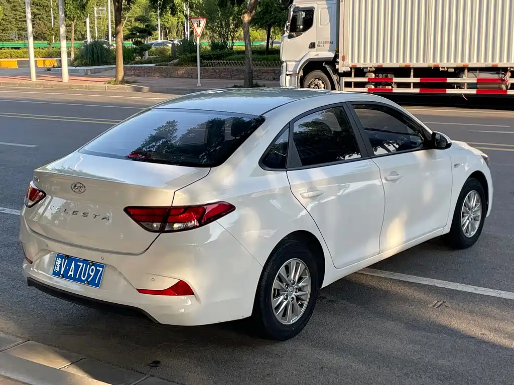 Hyundai Elantra 2020 — фото 11