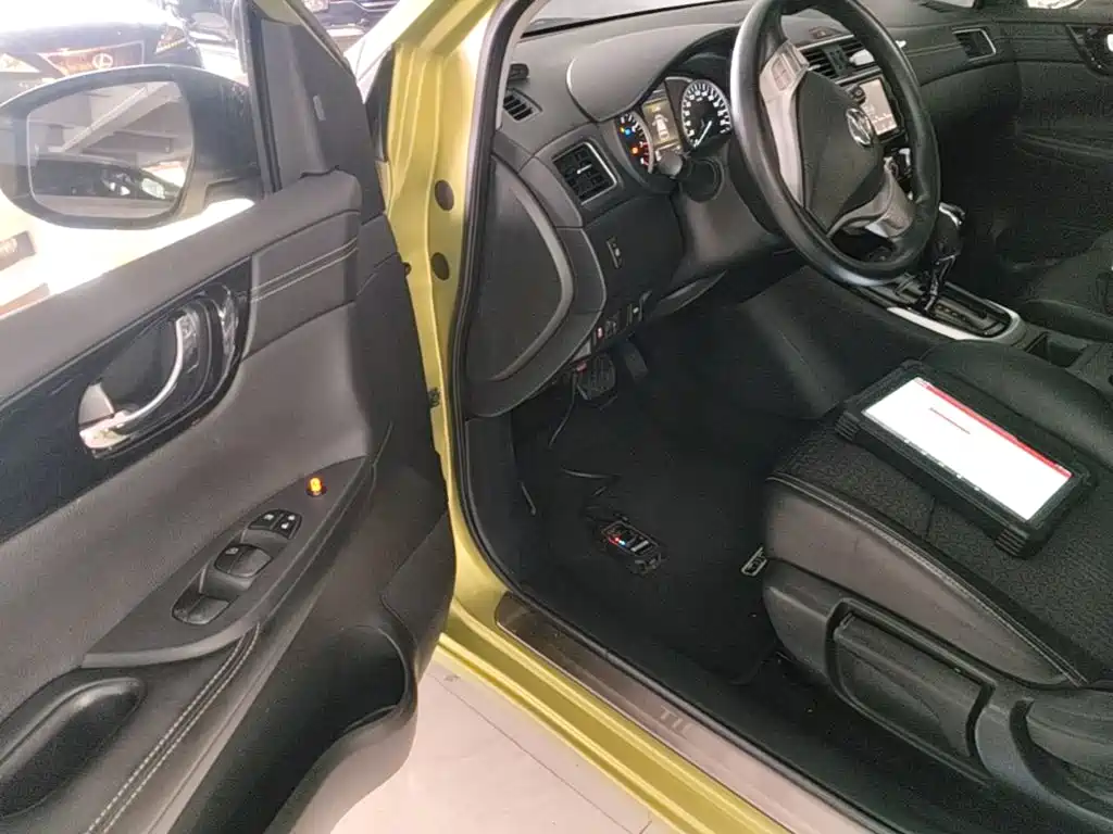 Nissan Tiida 2016 — фото 15
