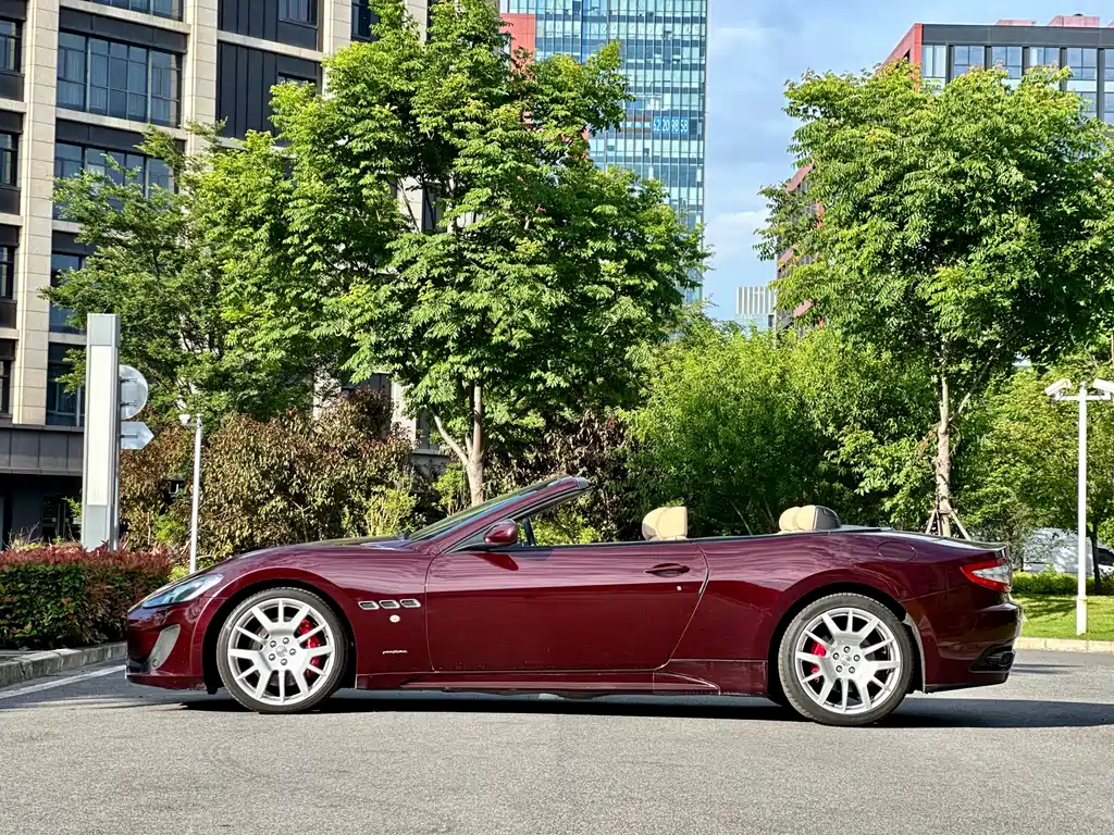 Maserati GranCabrio 2014 — фото 14