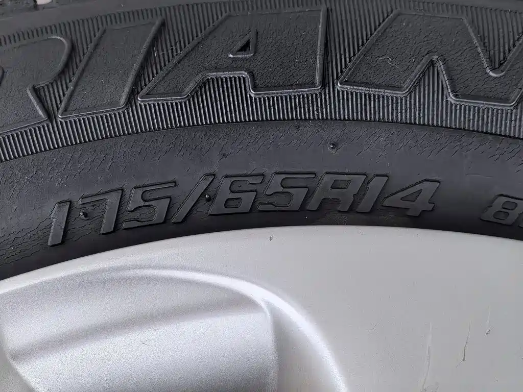 Toyota Yaris L 2014 — фото 24