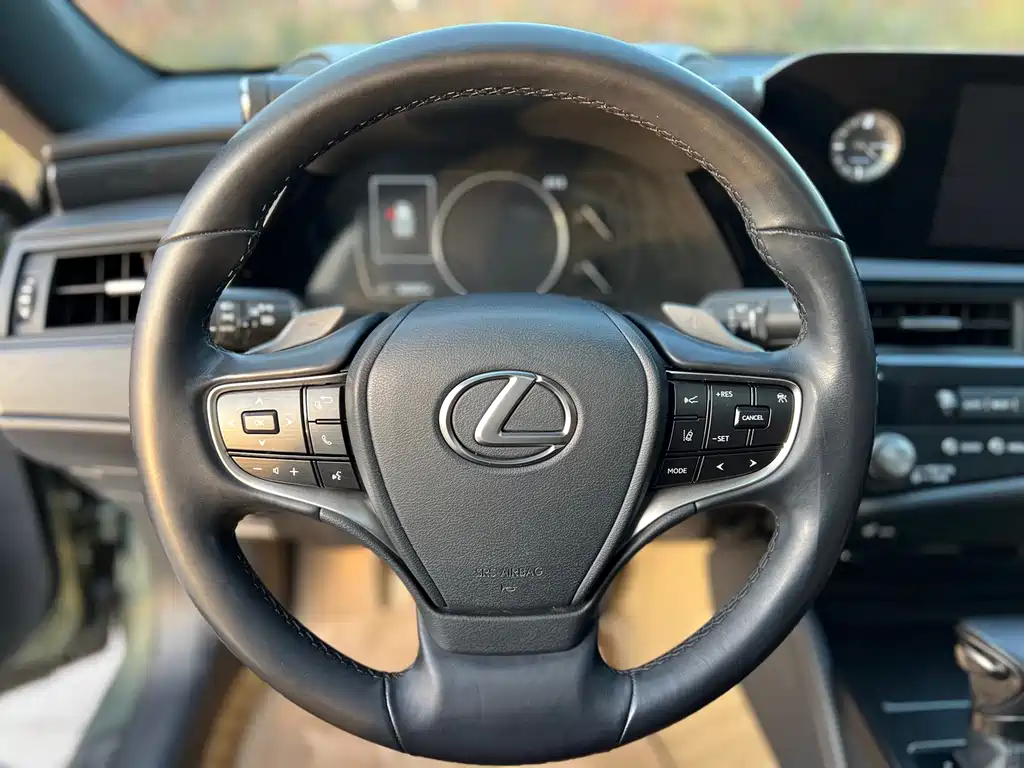 Lexus ES 2022 — фото 10