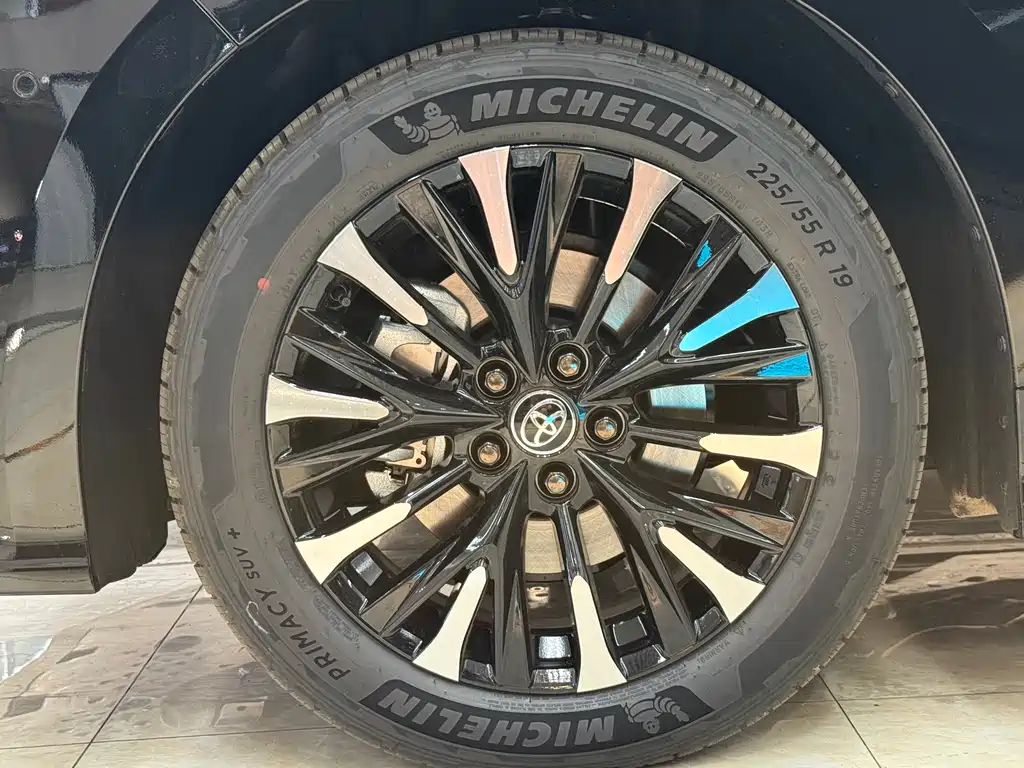Toyota Alphard — фото 6