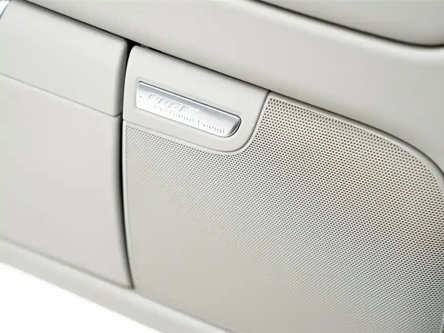 Audi A8 2010 — фото 23