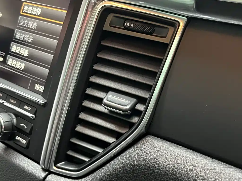 Porsche Macan 2016 — фото 21