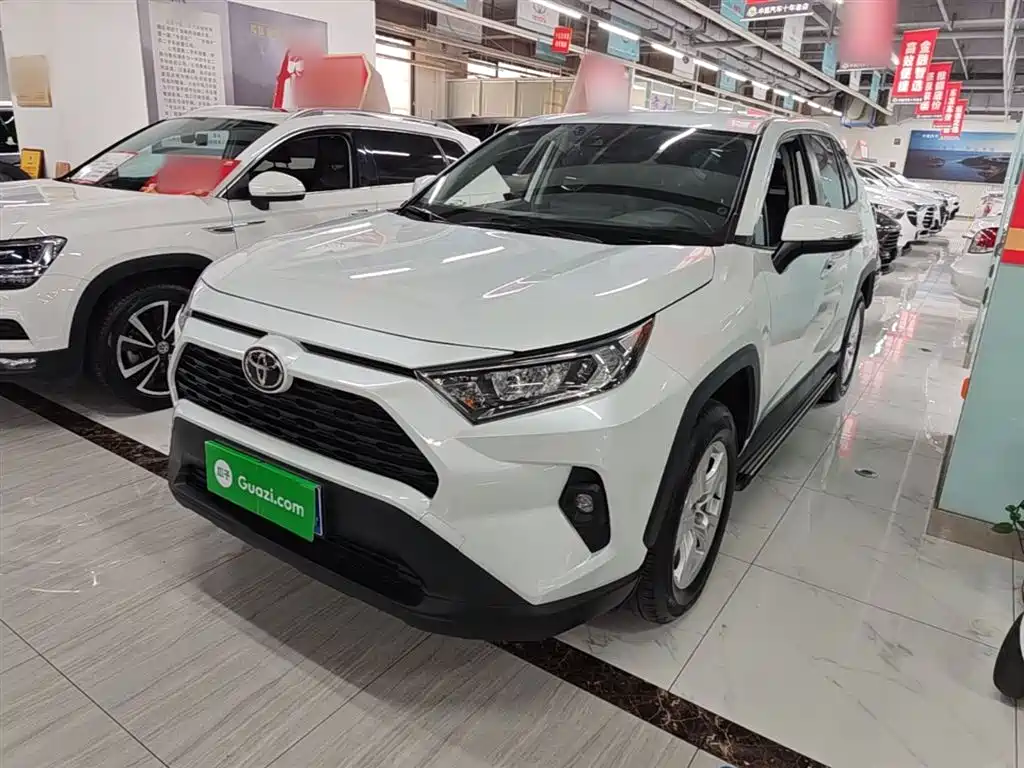 Toyota RAV4 2024 — фото 1