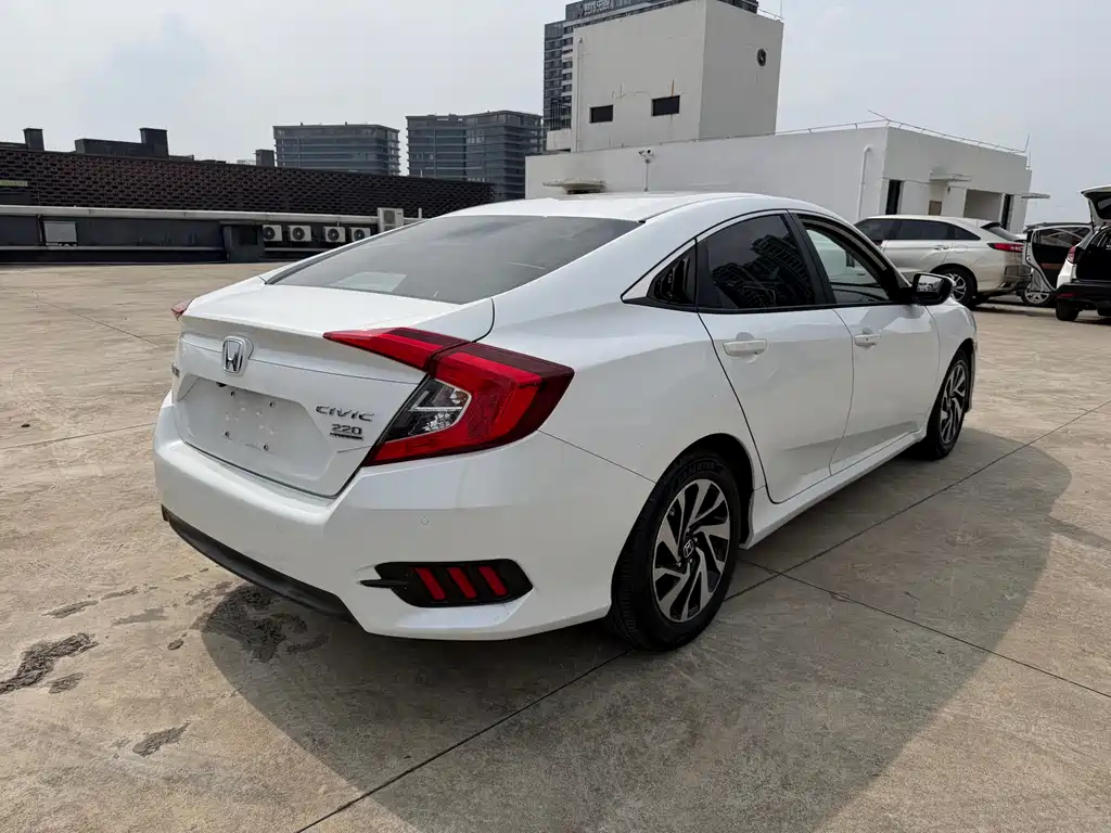 Honda Civic 2018 — фото 4