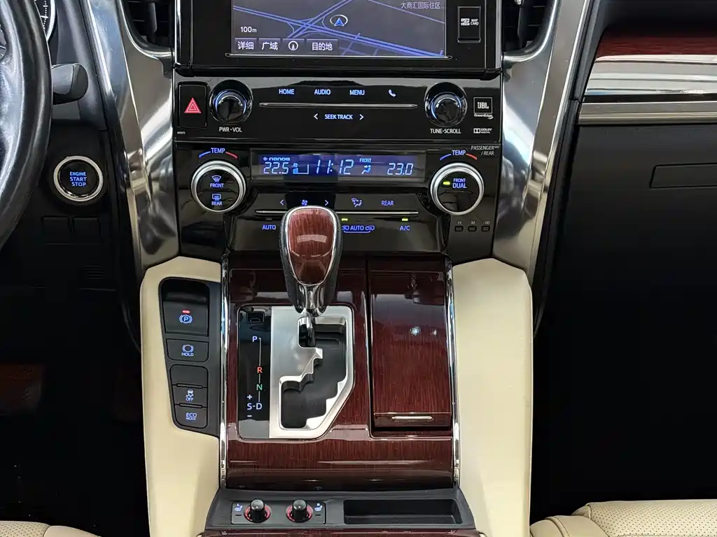 Toyota Alphard 2018 — фото 20