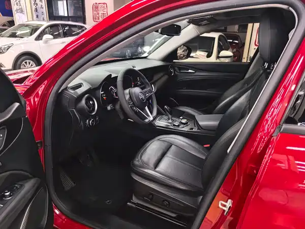 Alfa Romeo Stelvio 2017