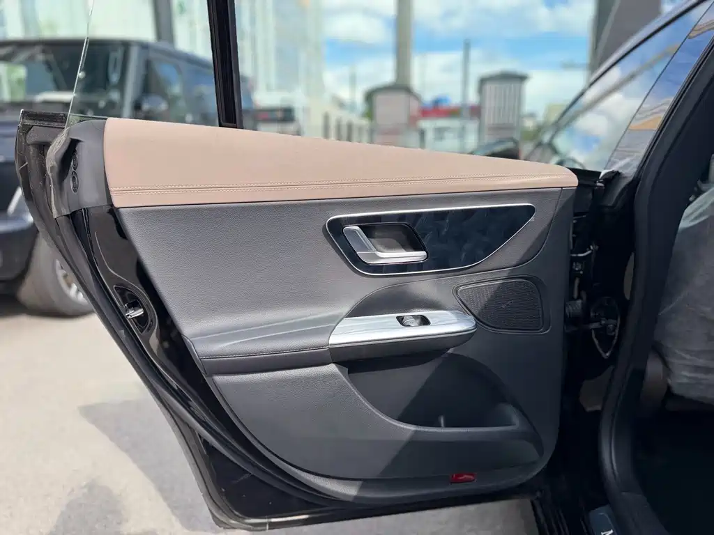Mercedes-Benz EQE 2025 — фото 17