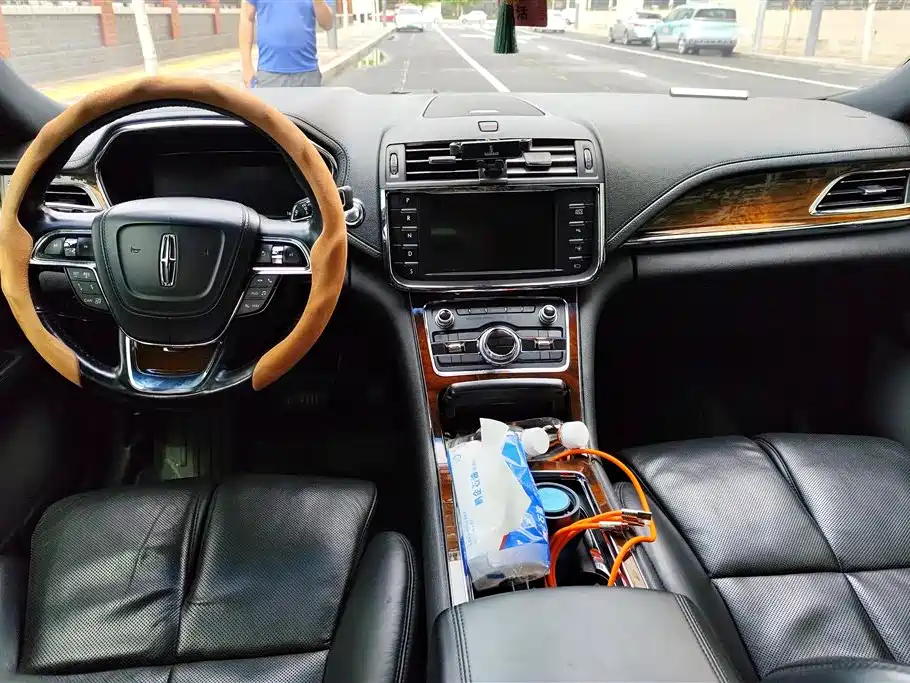Lincoln Continental 2018 — фото 11