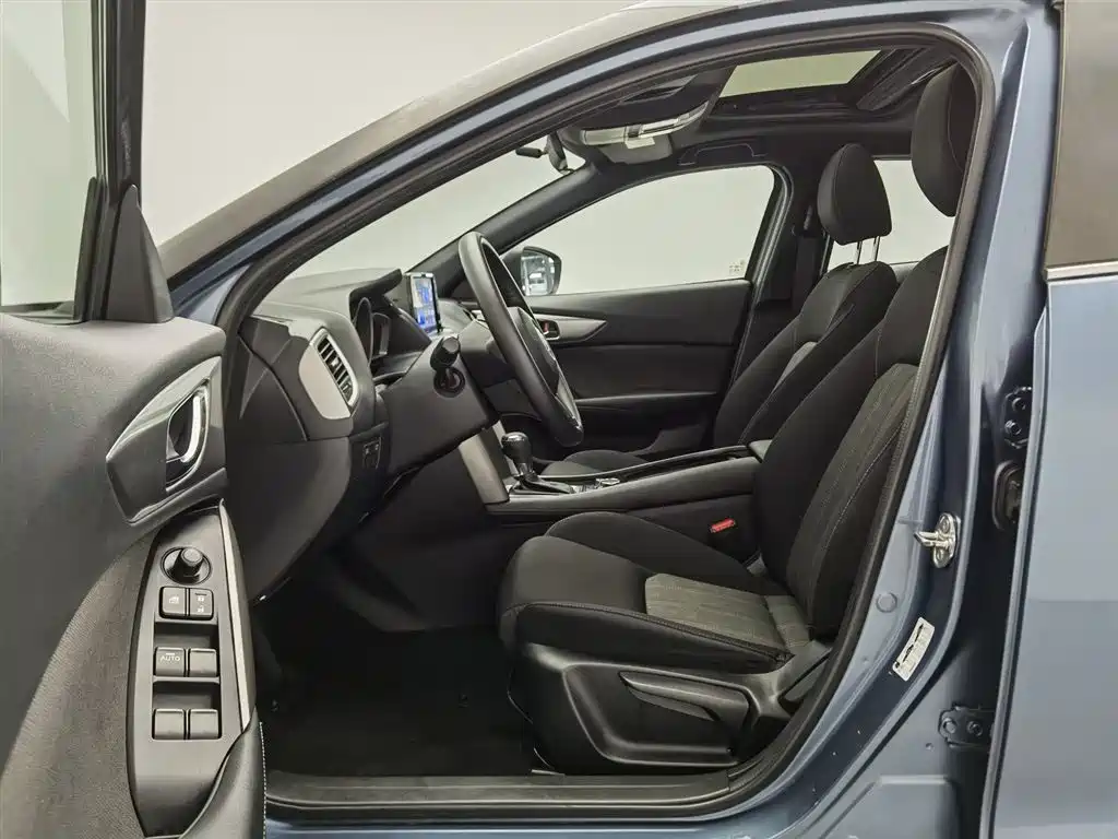 Mazda CX-4 2017 — фото 10