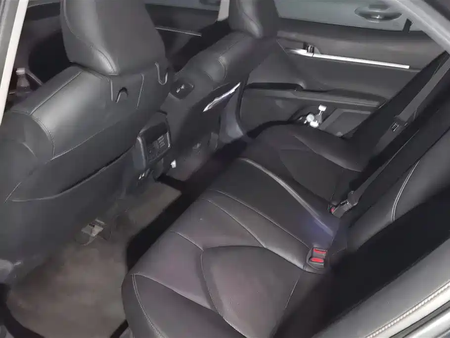 Toyota Camry 2022 — фото 11