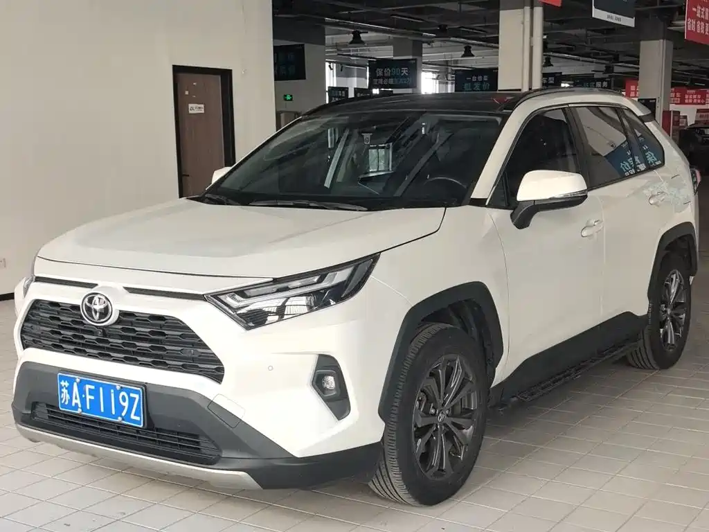 Toyota RAV4 2023 — фото 1