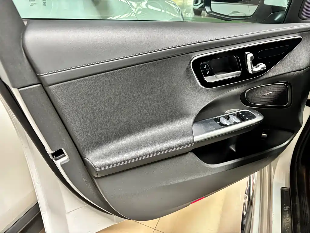 Mercedes-Benz C-Class 2023 — фото 6