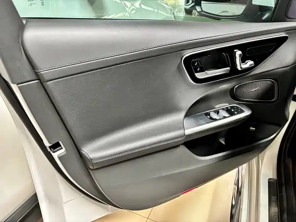 Mercedes-Benz C-Class 2023