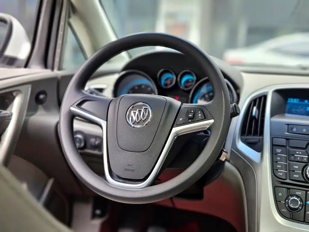 Buick Excelle 2014 — фото 9