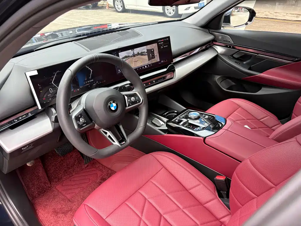 BMW 5 Series 2025 — фото 10