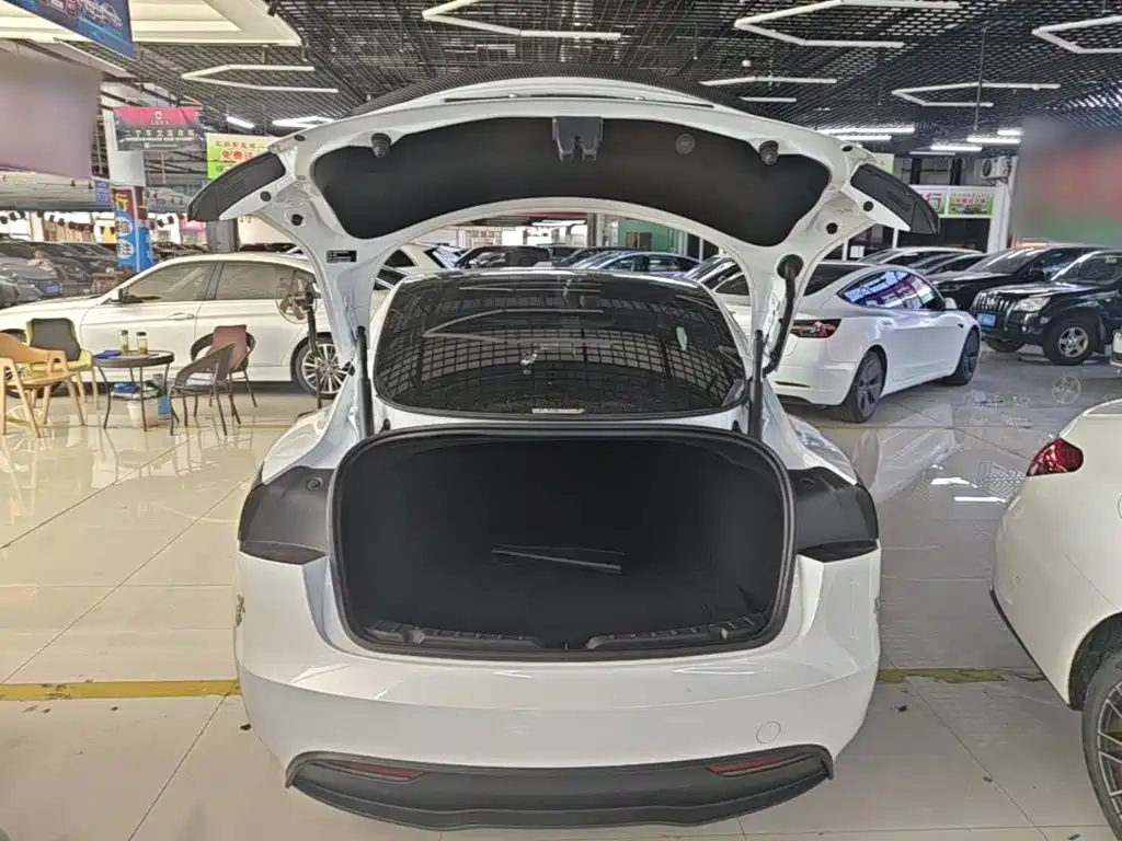 Tesla Model 3 2025 — фото 19