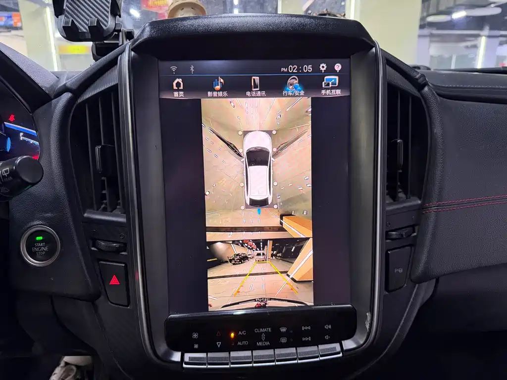 Luxgen U5 SUV 2018 — фото 14